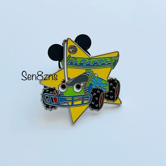 2023 Disney Hidden Mickey Mystery Pin Pixar Toy Story - RC Car Star - Picture 2 of 6